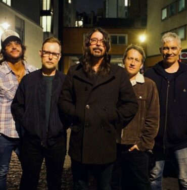 Foo Fighters anuncia 'But Here We Are'