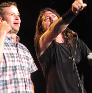 Dave Grohl invita a fan a cantar con él