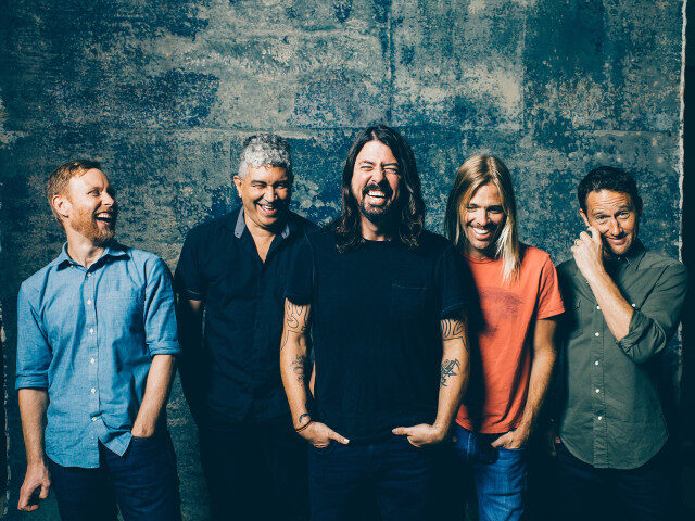 Foo Fighters anuncia disco: 'Concrete and Gold'