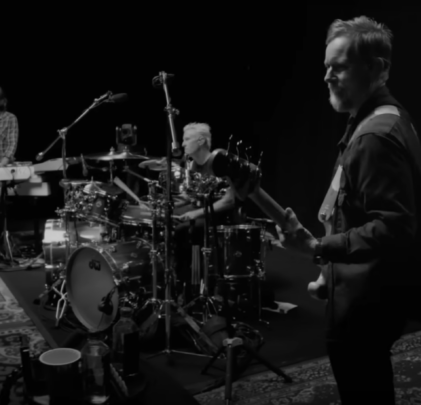 Foo Fighters estrena canción y anuncia a Freese como baterista