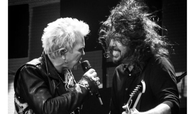 Foo Fighters y Billy Idol versionan a Sex Pistols