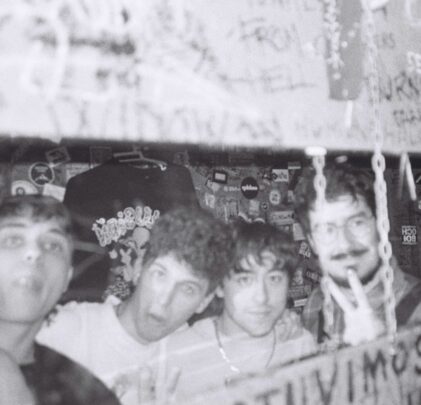 “Aquí Sentado”, lo nuevo de Niños Raros