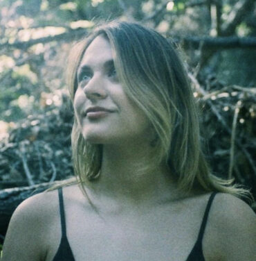 Frances Bean Cobain reflexiona sobre la muerte en su cumpleaños