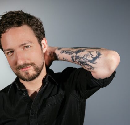Escucha “The Gathering”, la nueva canción de Frank Turner