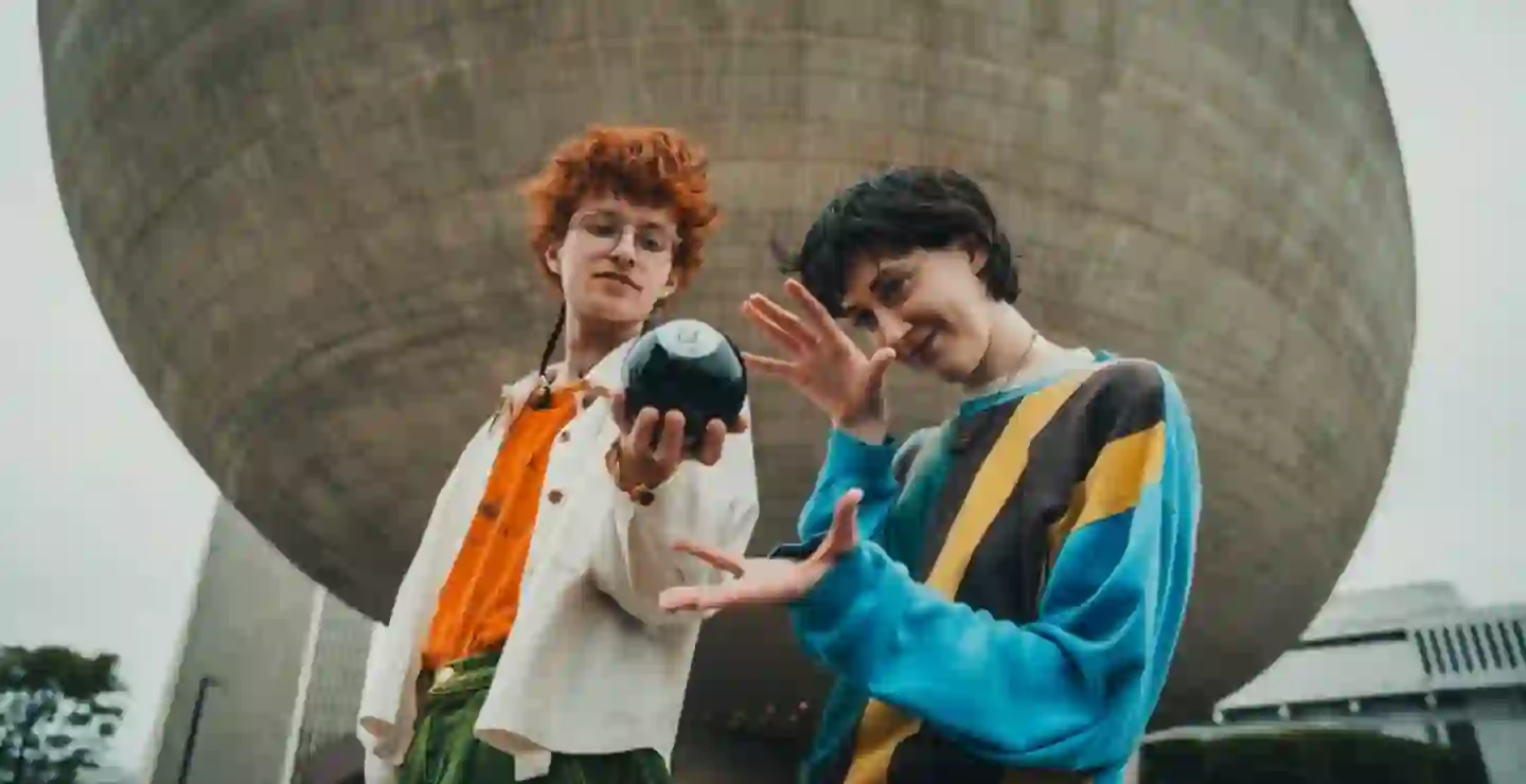 Cavetown y Frankie Cosmos estrenan “Magic 8 Ball”