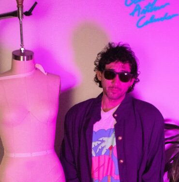 George Arthur Calendar llena de colores con “Thrift Kiss”