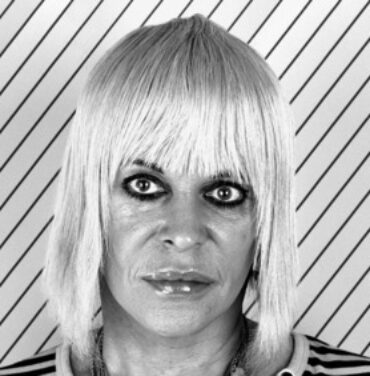 Fans ayudan a Genesis P-Orridge