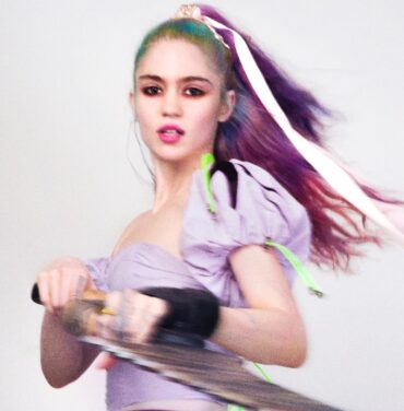Grimes liberó el tema “Delicate Weapon”