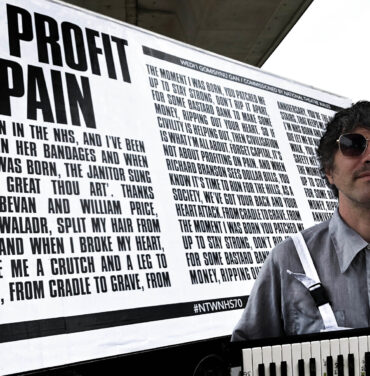 Gruff Rhys lanzará libro titulado 'Resist Phony Encores!'