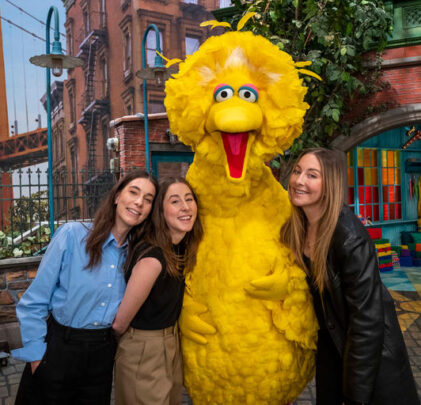 HAIM y su abecedario para Plaza Sésamo