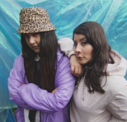 Herbolaria y Elis Paprika versionan “Más De Lo Que Te Imaginas”