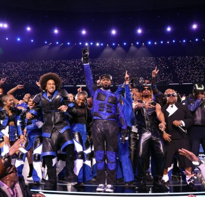 Usher e invitados sorprenden en el show de medio tiempo del Super Bowl LVIII