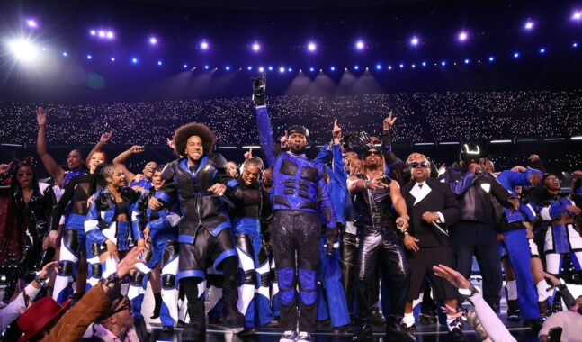 Usher e invitados sorprenden en el show de medio tiempo del Super Bowl LVIII