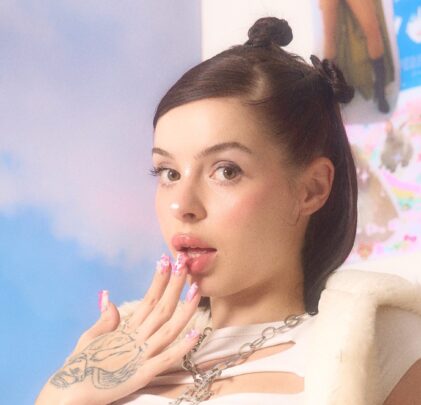 “JAJA”, lo nuevo de Hana Fox