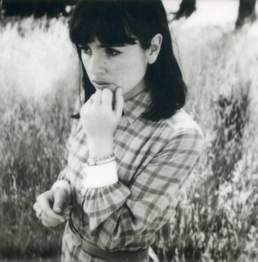 Hazel English estrena 