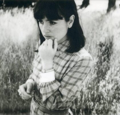 Hazel English estrena 