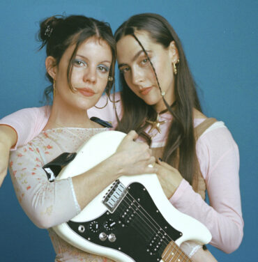 Hinds estrena “Boom Boom Back” con Beck