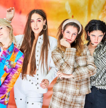 Hinds estrena la canción “Riding Solo”