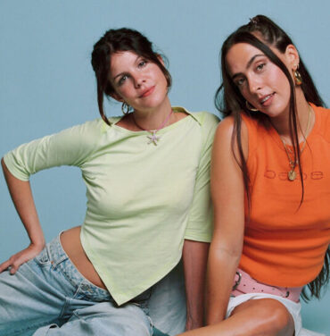 Hinds desenfrena en “The Bed, The Room, The Rain and You“