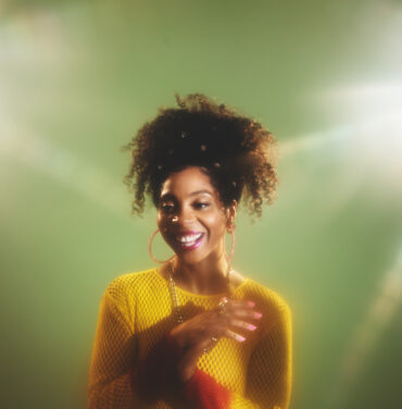 Hollie Cook comparte “Happy Hour”