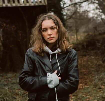 Holly Humberstone versiona “Fake Plastic Trees” de Radiohead