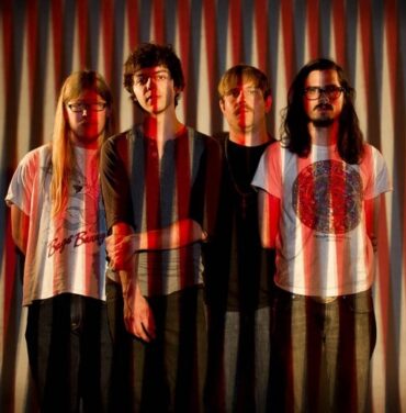 Holy Wave, ondulando en la vibración del sonido