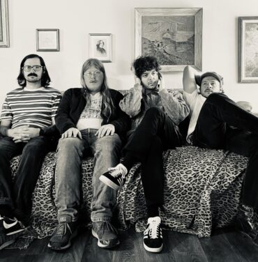 “Cowprint”, el sueño nebuloso de Holy Wave