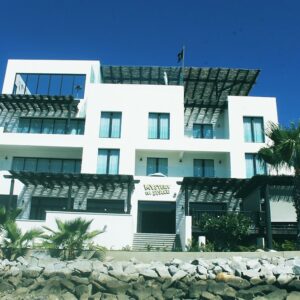 Redescubriendo dos hoteles icónicos de Los Cabos con Hello Seahorse!