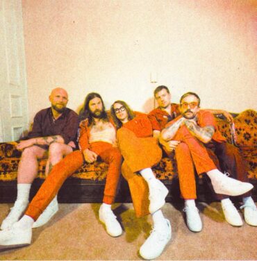IDLES estrena el video de “POP POP POP”