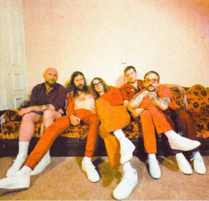 IDLES estrena el video de “POP POP POP”