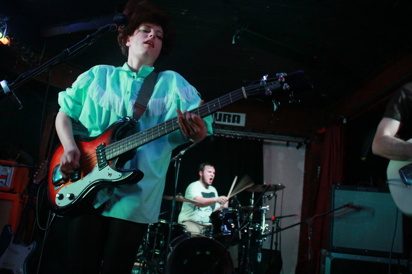 Triángulo de Amor Bizarro: Grotesco Festín Sonoro