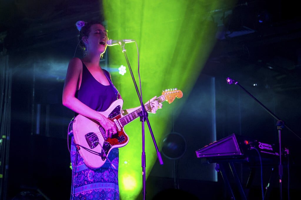 Warpaint: la dualidad entre celulares y deleite