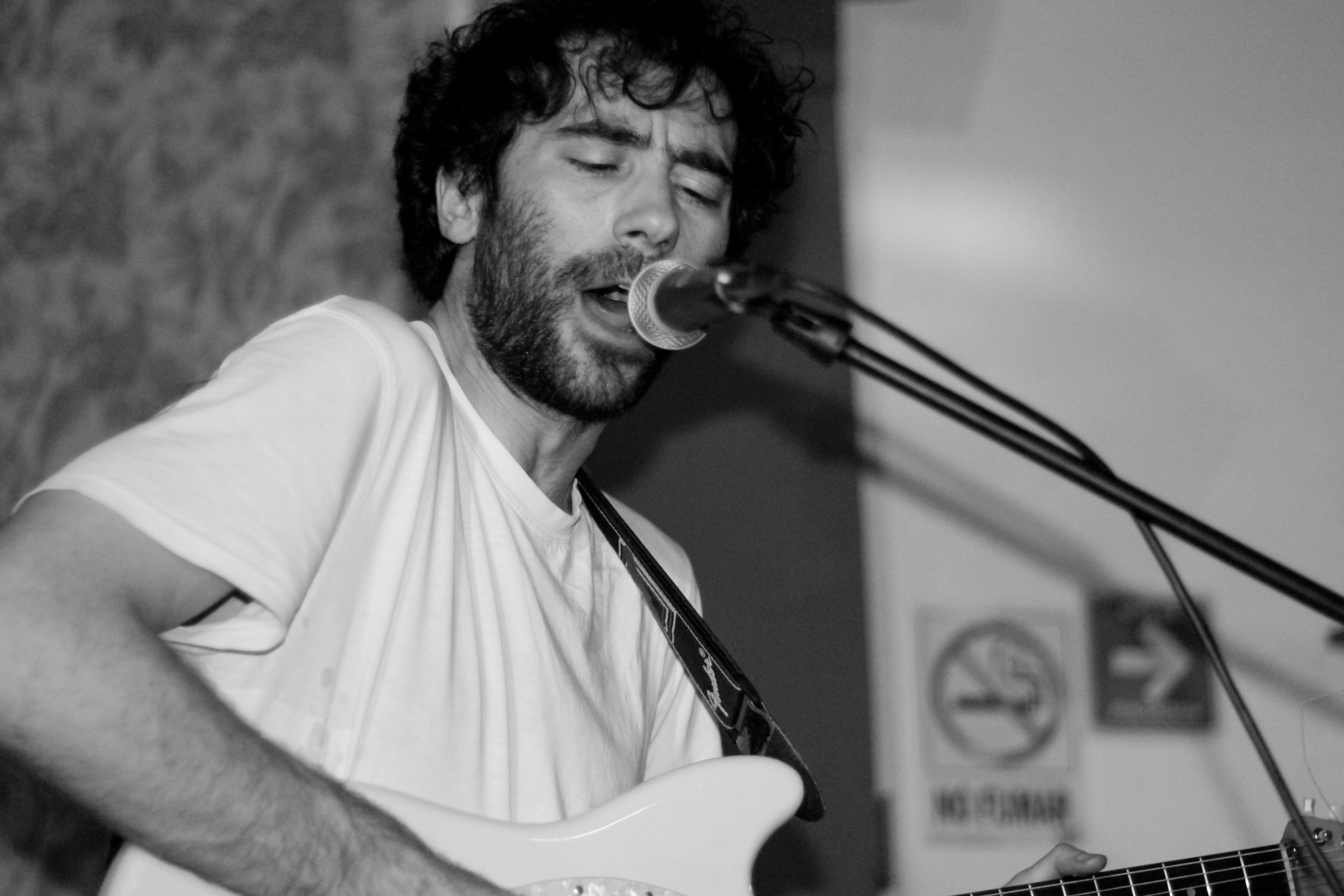 Univers, Ave Negra y una dosis dominguera de garaje