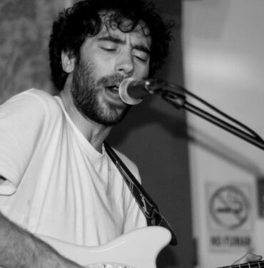 Univers, Ave Negra y una dosis dominguera de garaje