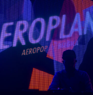 Aeroplane y la llegada a México de Turn Up The Night