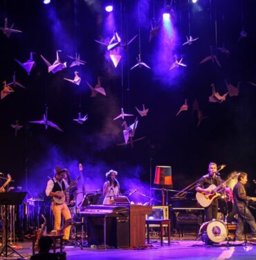 La Gusana Ciega: Lluvia dentro del teatro