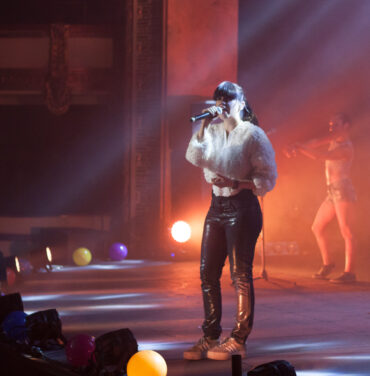 Globos y Hamburgesas: Javiera Mena