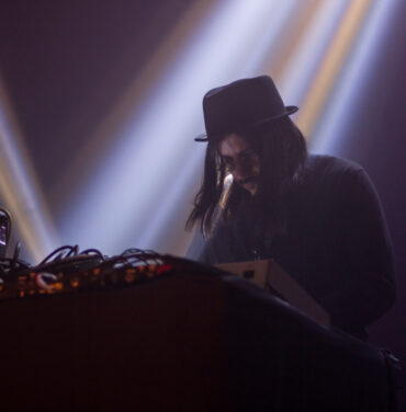 PLAY 2: Del infierno a la fiesta