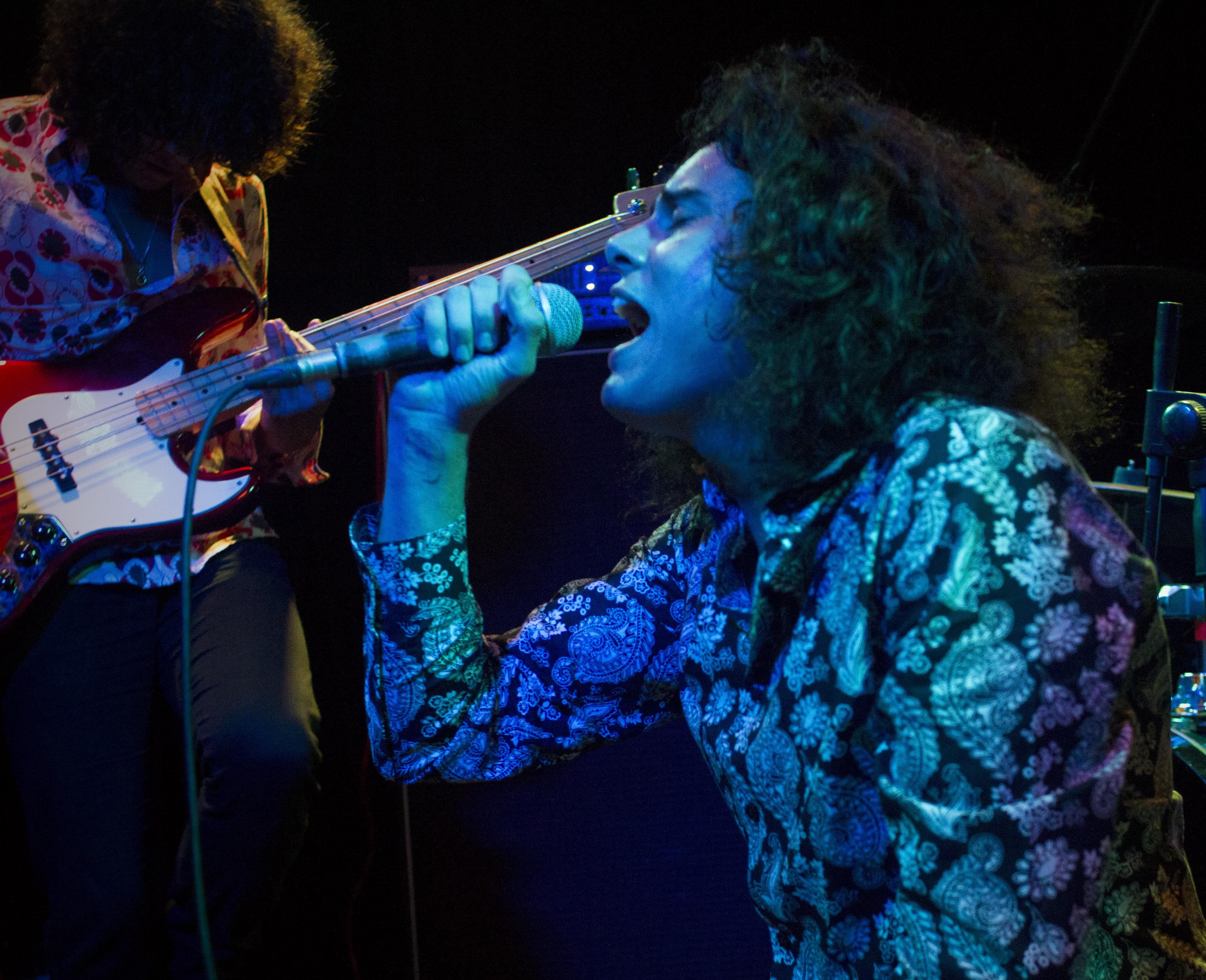 ESTALLA LA POESÍA PSICODÉLICA Y EL ROCK & ROLL