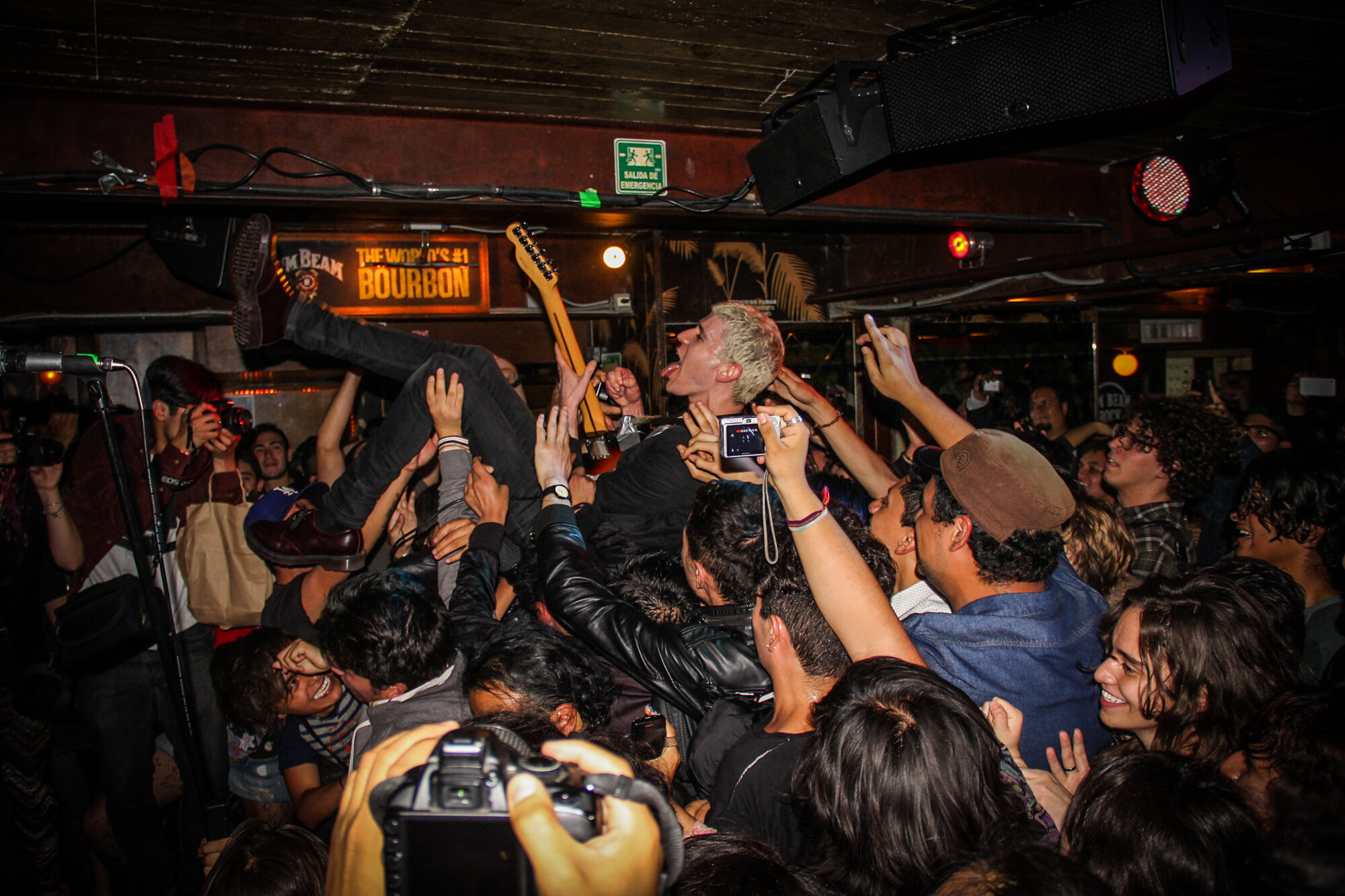 Crocodiles y la sudorosa masa musical