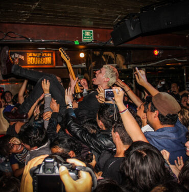 Crocodiles y la sudorosa masa musical