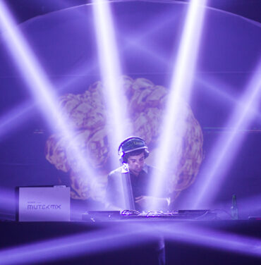 PLAY 4: Tardeada cósmica