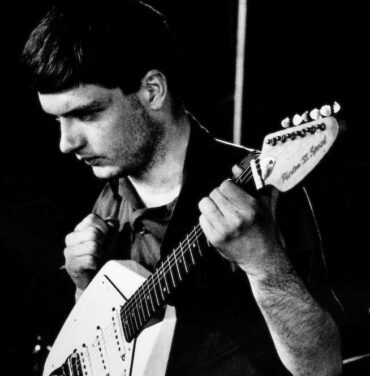 Subastarán la emblemática guitarra de Ian Curtis