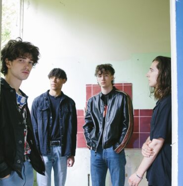 Escucha “Totally”, lo nuevo de Inhaler