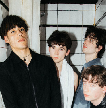 Escucha “These Are The Days”, lo nuevo de Inhaler