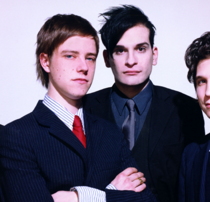 Interpol comparte 'The Black EP' para celebrar los 20 años de 'Turn On The Bright Lights'