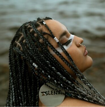 Isleña Antumalen estrena “ÑaÑa Descoloniza tu Belleza”