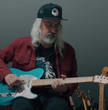 J Mascis estrena guitarra en colaboración con Fender