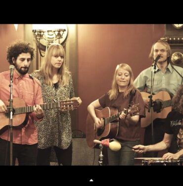 José González presenta el clip de “Leaf Off/The Cave”