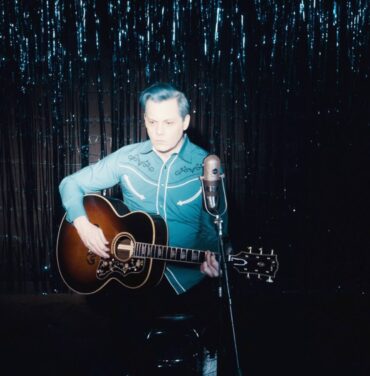 Jack White libera su nuevo tema, “Love Is Selfish”